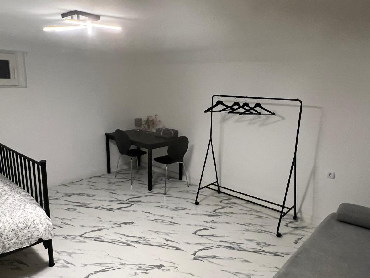 Nice Calm Souterrain Appertment In Ратинген Екстериор снимка